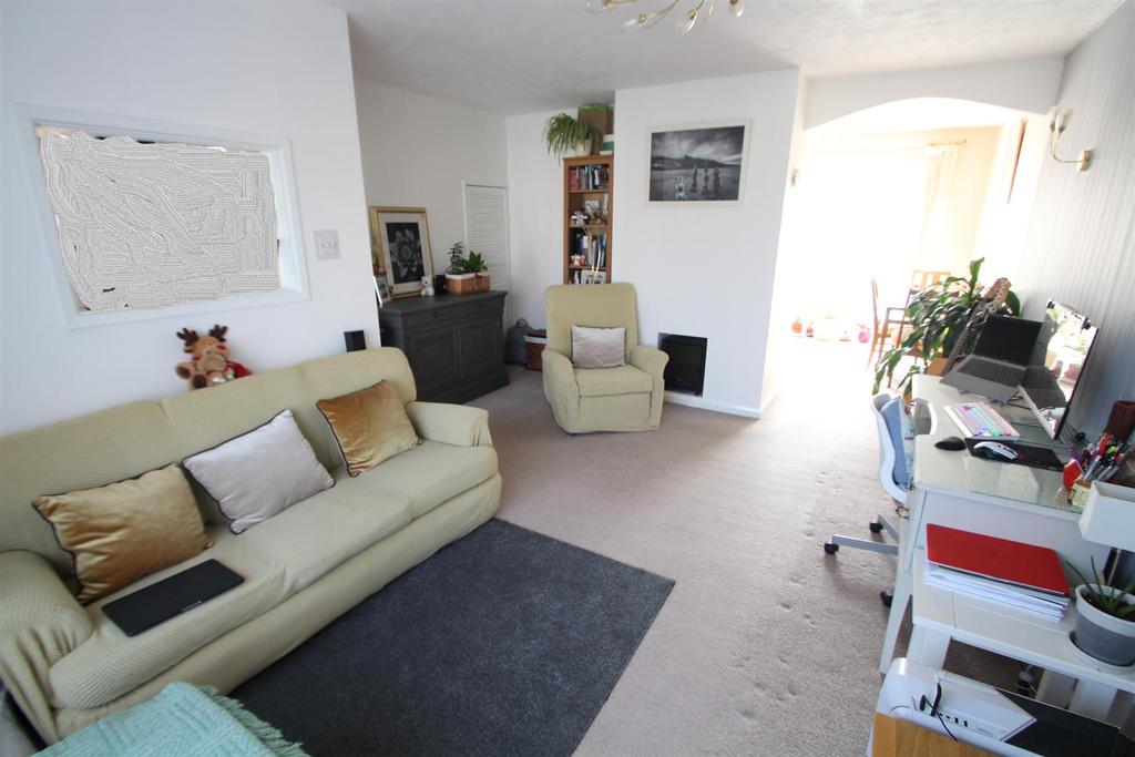 Glebe Drive, Rayleigh 3 bed house £375,000