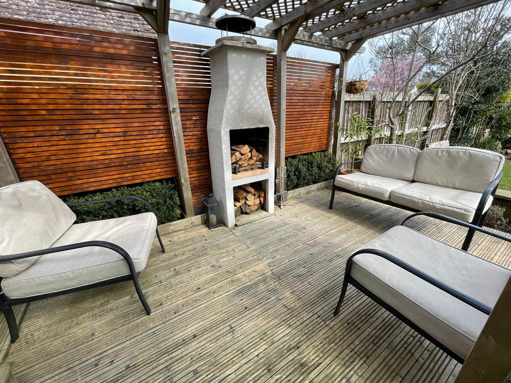 Outdoor entertaining space