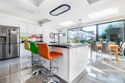 49 Maple Road, Surbiton, KT6 4AF