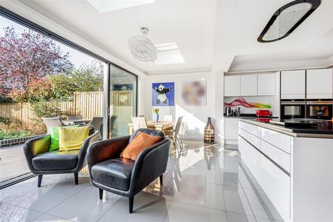 49 Maple Road, Surbiton, KT6 4AF