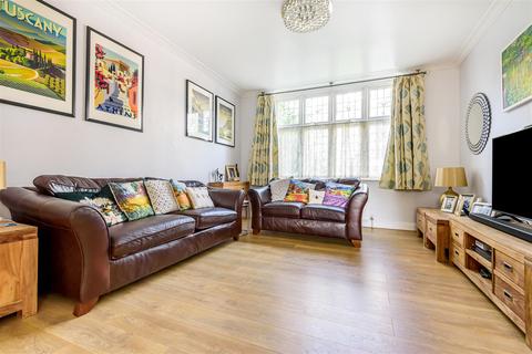 49 Maple Road, Surbiton, KT6 4AF