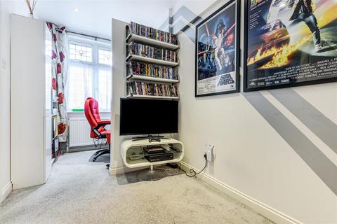 49 Maple Road, Surbiton, KT6 4AF