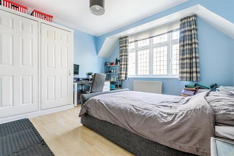 49 Maple Road, Surbiton, KT6 4AF