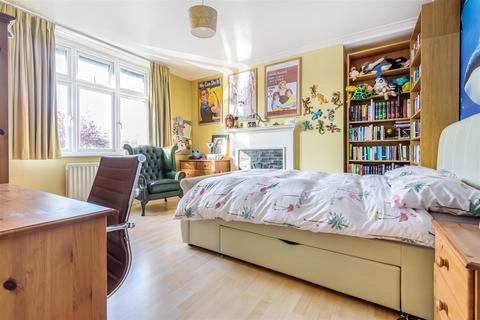 49 Maple Road, Surbiton, KT6 4AF