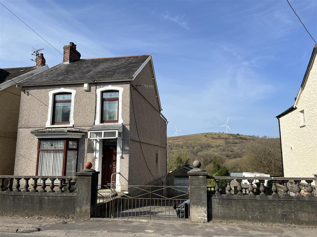 Heol Y Gors, Cwmgors, Ammanford 3 bed detached house £175,000