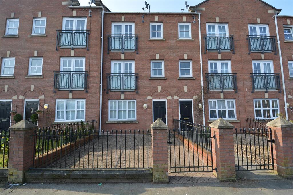 Ousegate, Selby 4 bed townhouse £795 pcm (£183 pw)
