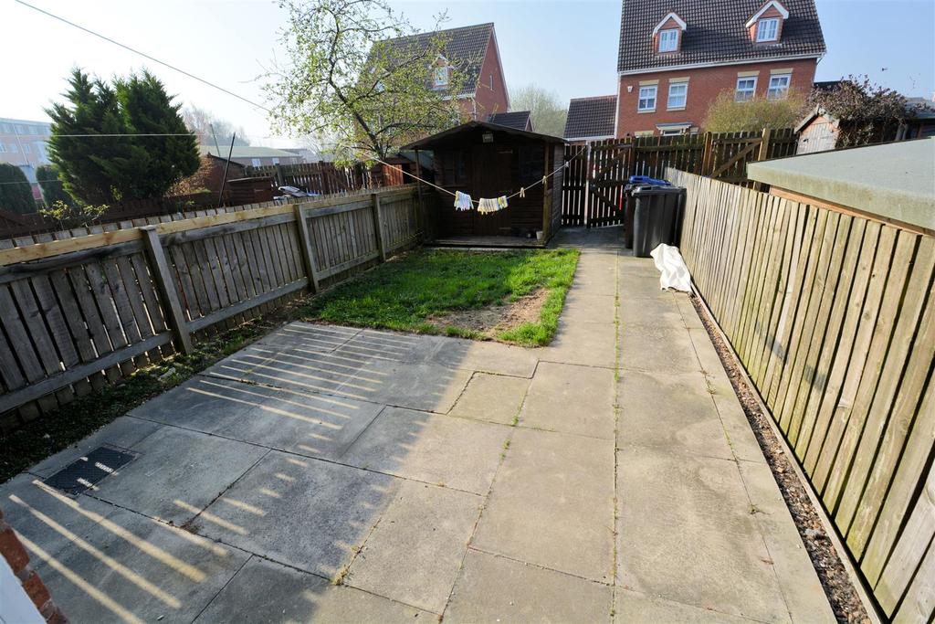 Ousegate, Selby 4 bed townhouse £795 pcm (£183 pw)