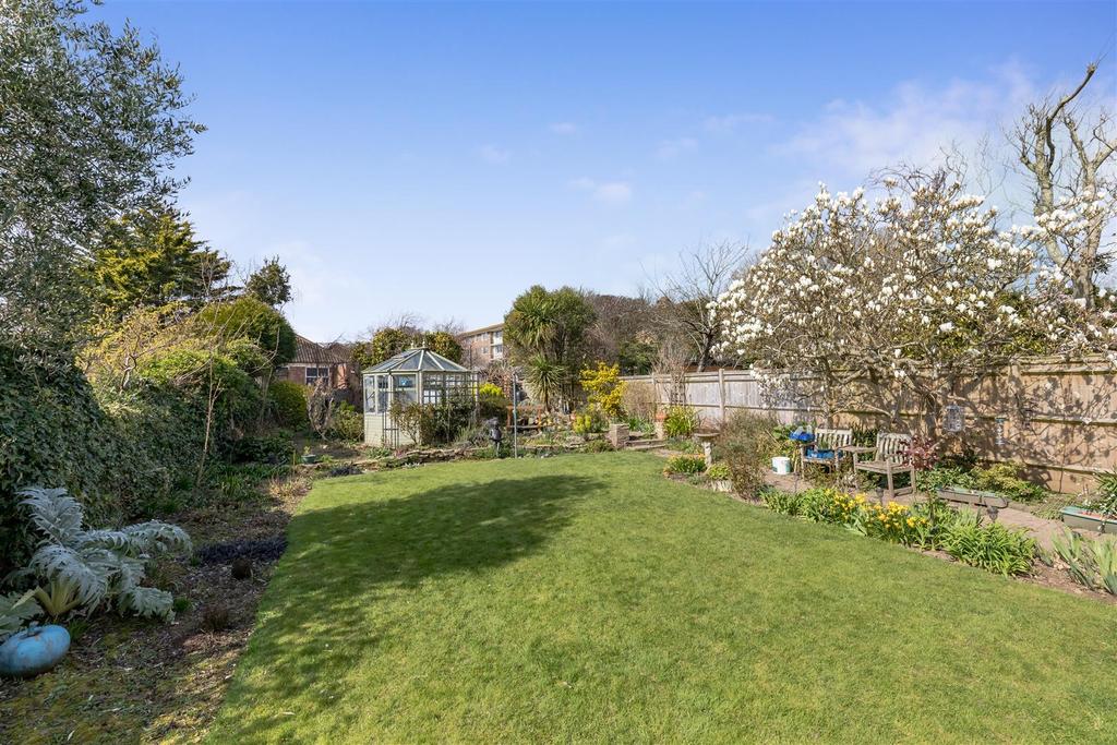 Oldfield Crescent, Southwick, Brighton 4 bed semidetached house £800,000