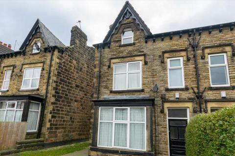 5 bedroom semi-detached house for sale, Hollyshaw Lane, Leeds