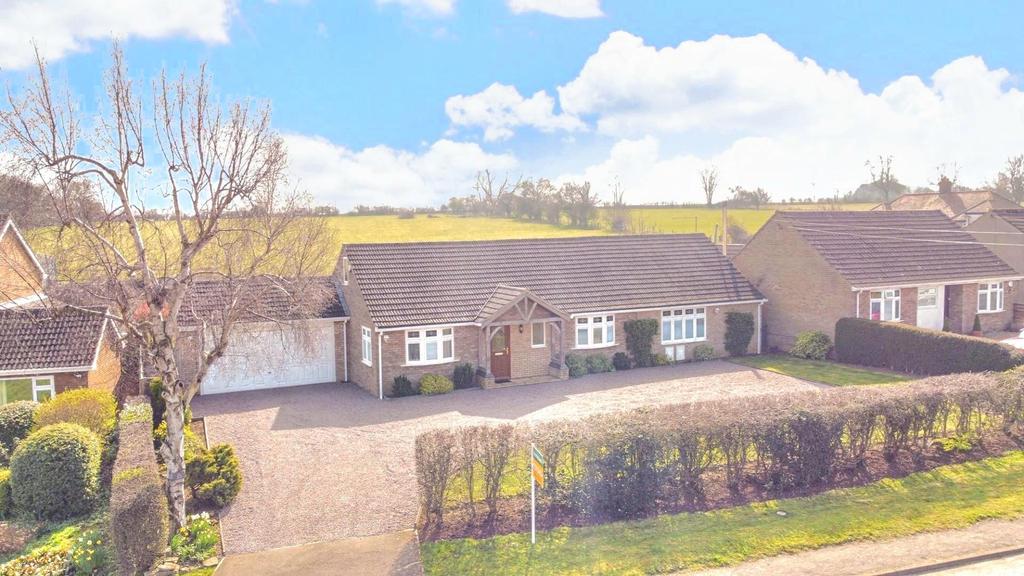 Holdenby Road, East Haddon, Northamptonshire, NN6 5 bed detached house £700,000
