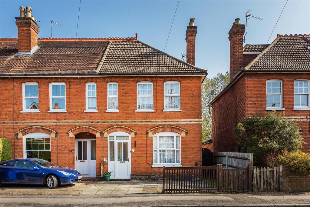 Wellington Road, Maidenhead 3 bed end of terrace house £530,000