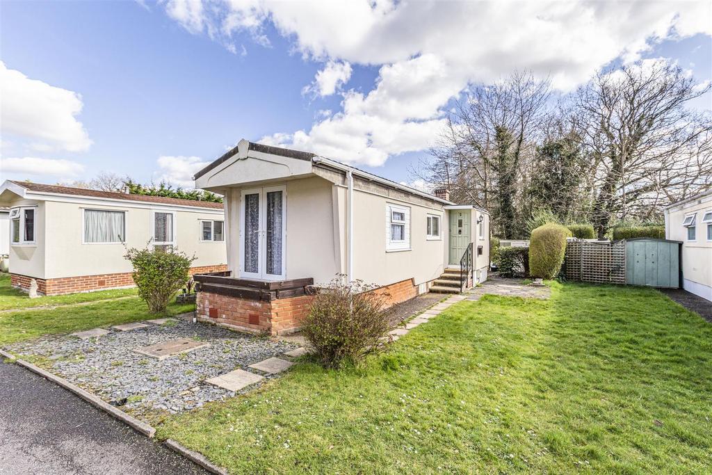 Rose Park, Addlestone 1 bed park home £100,000
