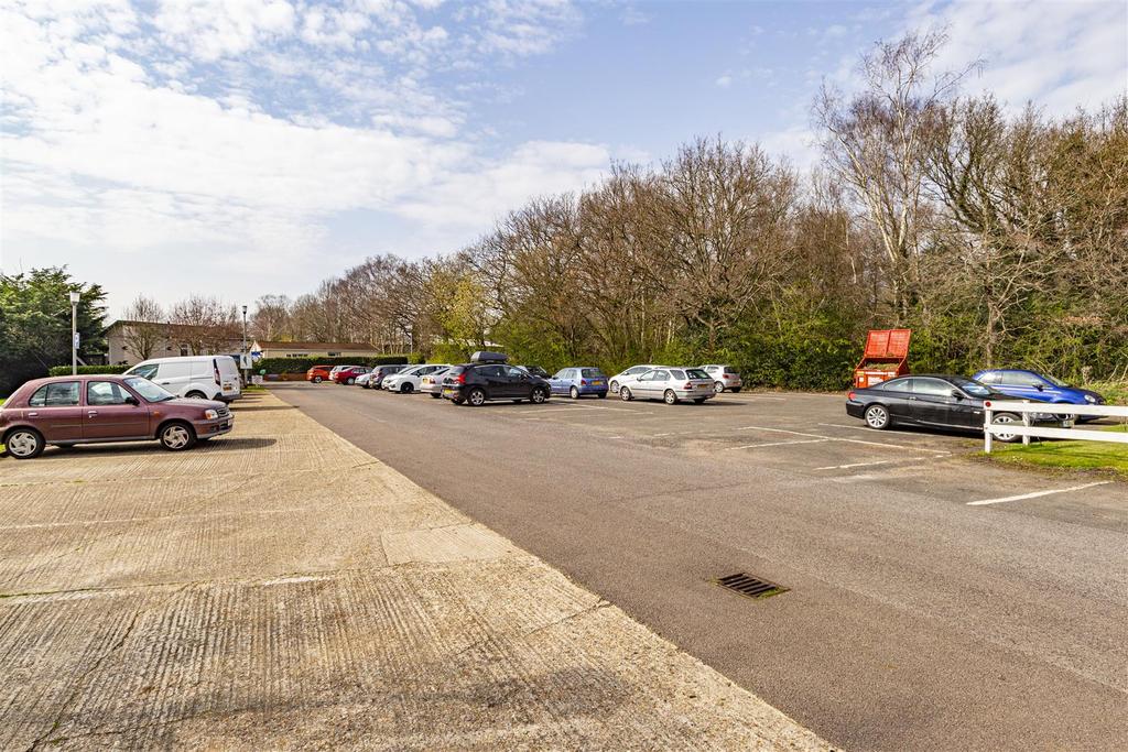 45 Rose Park, Row Town, KT15 1 HN - 3.jpg