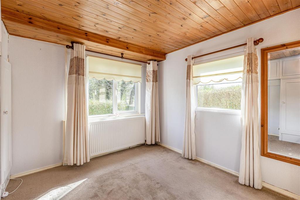 2 Rose Park Rowtown, Addlestone, KT15 1 HN - 9.jpg