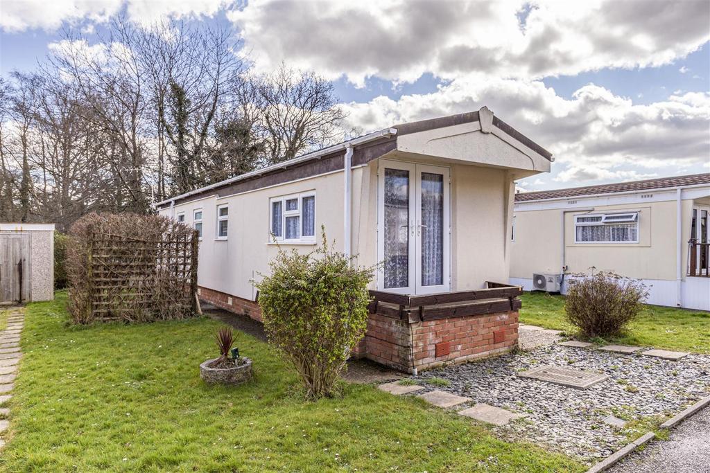 2 Rose Park Rowtown, Addlestone, KT15 1 HN - 1.jpg