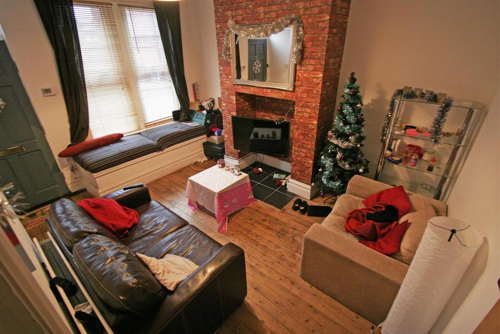Knowle Grove, Burley Park, Leeds, LS4 2PN 3 bed terraced house £1,391 pcm (£321 pw)