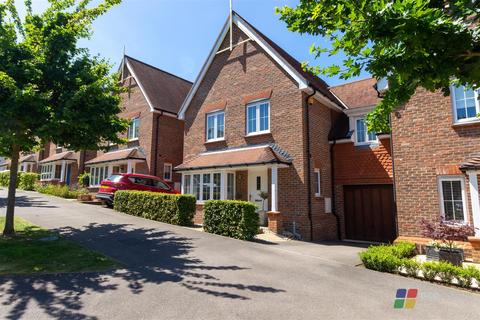 13 Renfields, Haywards Heath, RH16 4TG