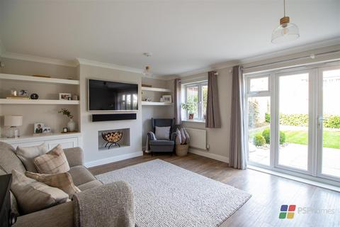 13 Renfields, Haywards Heath, RH16 4TG