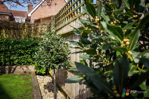 13 Renfields, Haywards Heath, RH16 4TG
