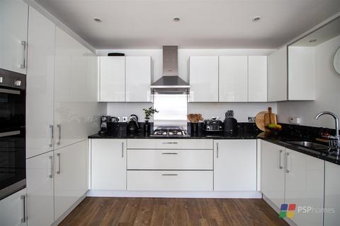 13 Renfields, Haywards Heath, RH16 4TG
