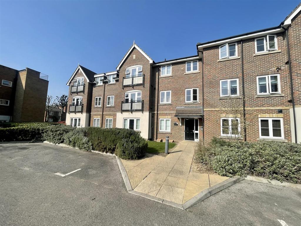 Pemberton Court, 101 Southbury Road, Enfield Town 2 bed flat £1,450