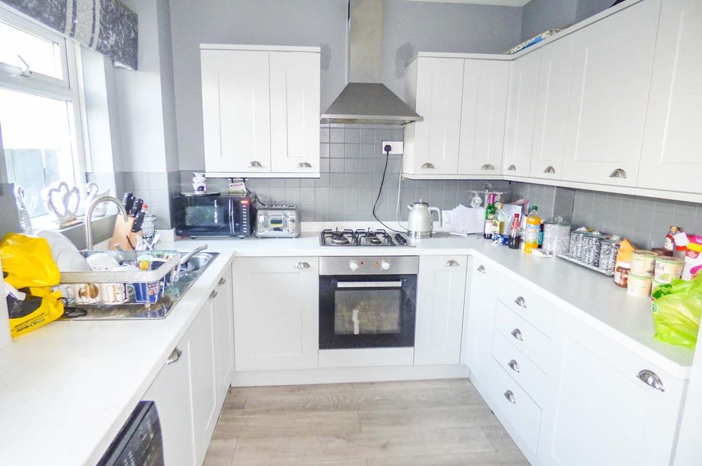 Park Crescent, Shiremoor, Newcastle upon Tyne, Tyne and Wear, NE27 0LH 2 bed semidetached house