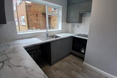 2 bedroom apartment to rent, Ladbroke Road, Redhill