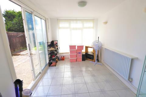 30 Chestnut Close, Hayes, UB3 1JG