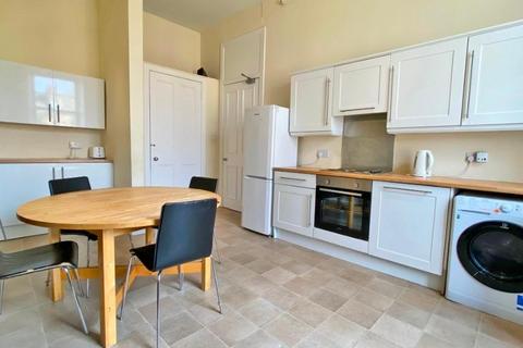 5 bedroom flat to rent, Queen Margaret Drive, Botanics, Glasgow, G20