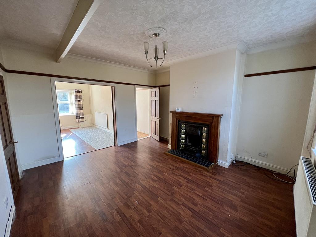Woolley Bridge Road, Glossop, SK13 1PZ 3 bed terraced house £595 pcm