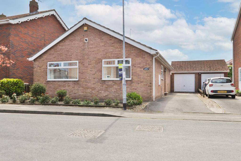 Woolam Hill, Burstwick, Hull, East... 2 bed bungalow £220,000