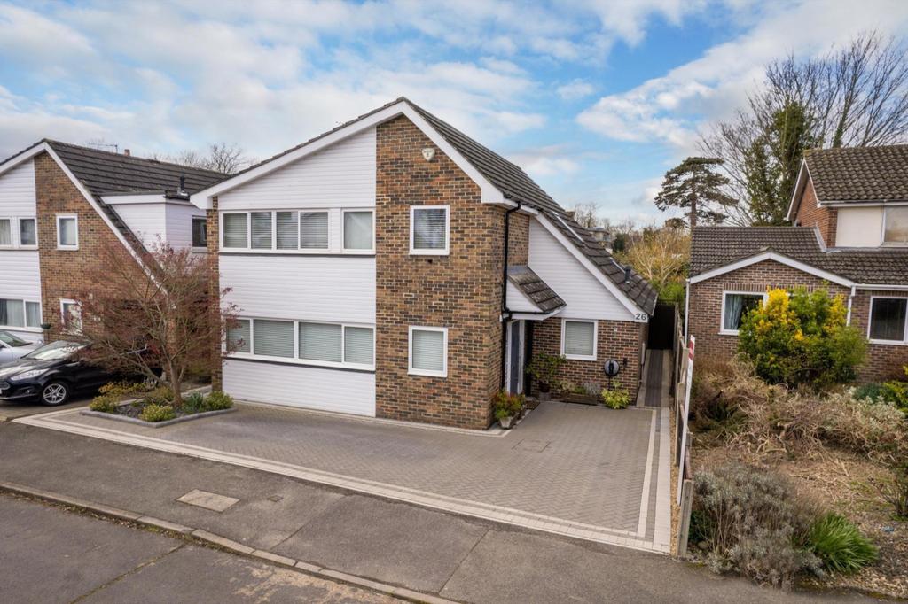 Long Lodge Drive, WaltonOnThames, KT12 4 bed detached house £1,250,000