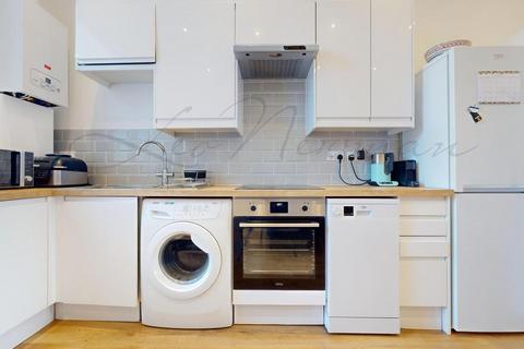 2 bedroom flat to rent, Earl's Court Gardens