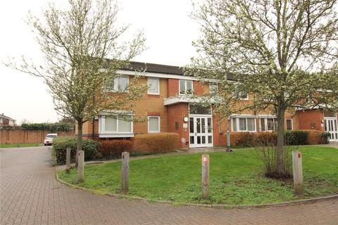 2 bedroom apartment to rent, Warwick Close, RM11
