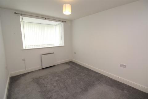 2 bedroom apartment to rent, Warwick Close, RM11