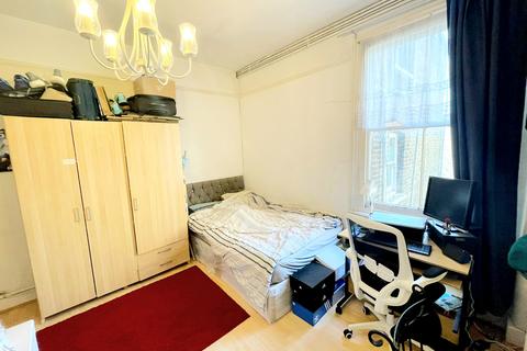 Studio to rent, Church Lane, Crouch End, N8