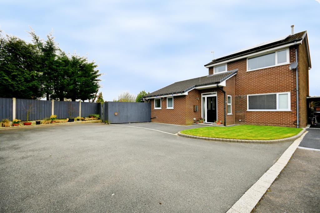 Redhill Grove, Chorley 3 bed detached house £325,000