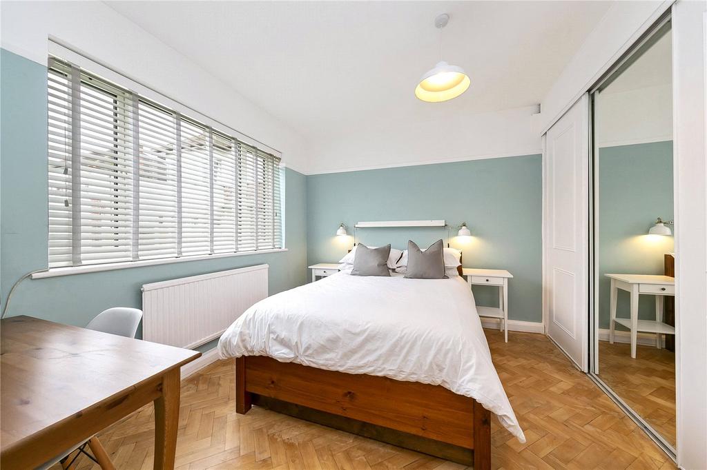 Fulwood Gardens, Twickenham, TW1 2 bed to rent £1,950 pcm