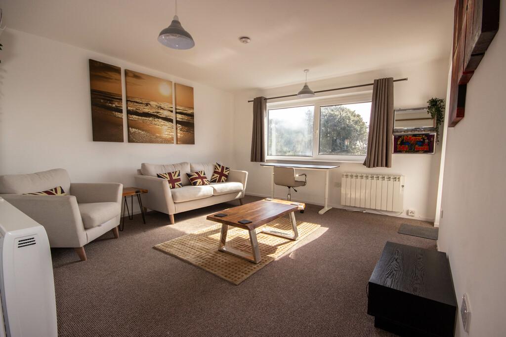 Flat 8, Victoria Court, York Avenue, East Cowes, Isle of Wight 2 bed