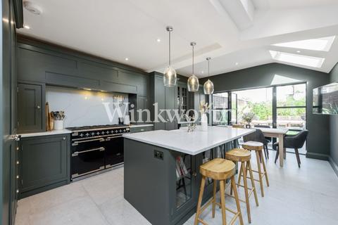 113 Roslyn Road, London, N15 5JB