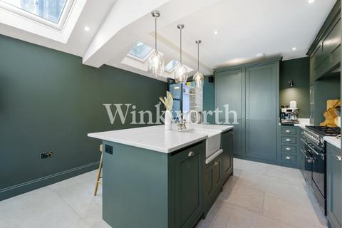 113 Roslyn Road, London, N15 5JB