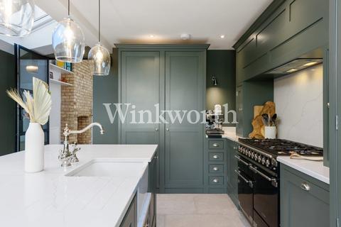113 Roslyn Road, London, N15 5JB