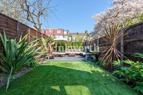 113 Roslyn Road, London, N15 5JB