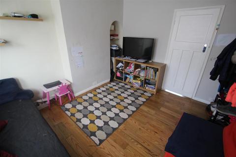 97 Swan Road, Feltham, TW13 6PE