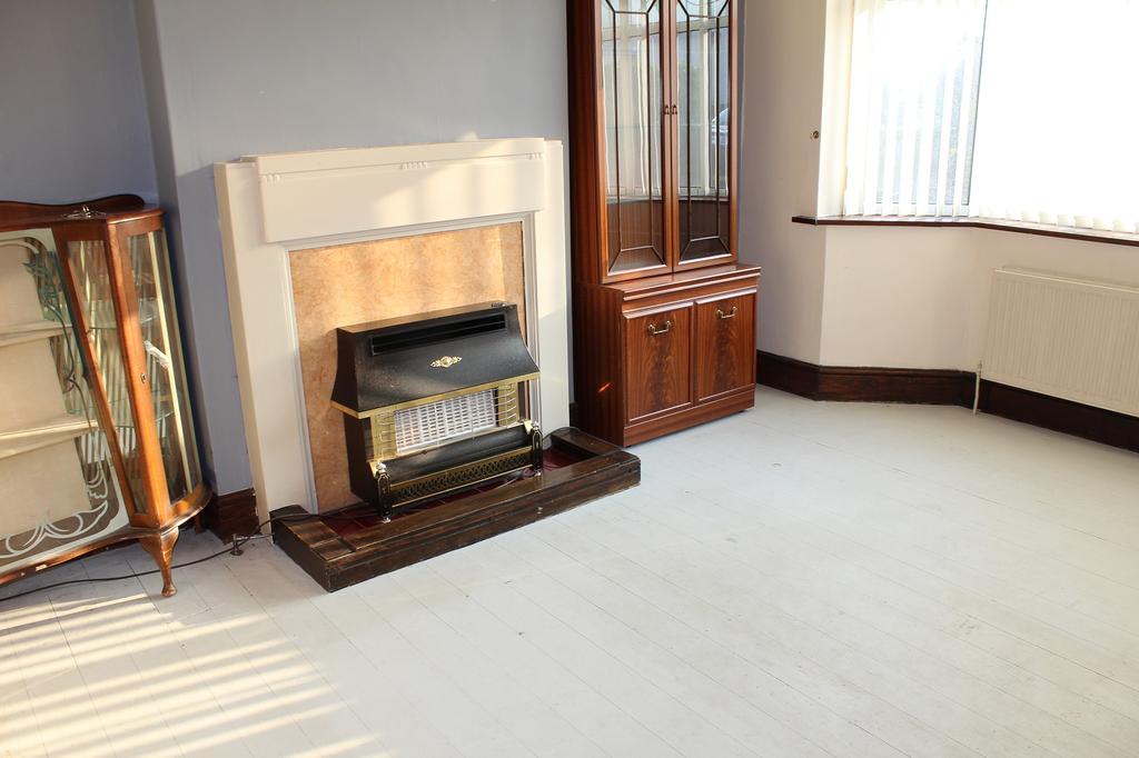 Alfreton Road, Pinxton, Nottingham, Nottinghamshire. NG16 6JY 3 bed detached house £214,950