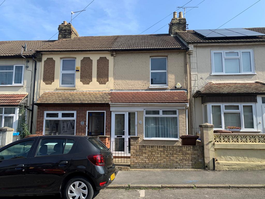 Milton Road Gillingham Kent Me7 3 Bed Terraced House £1 100 Pcm £