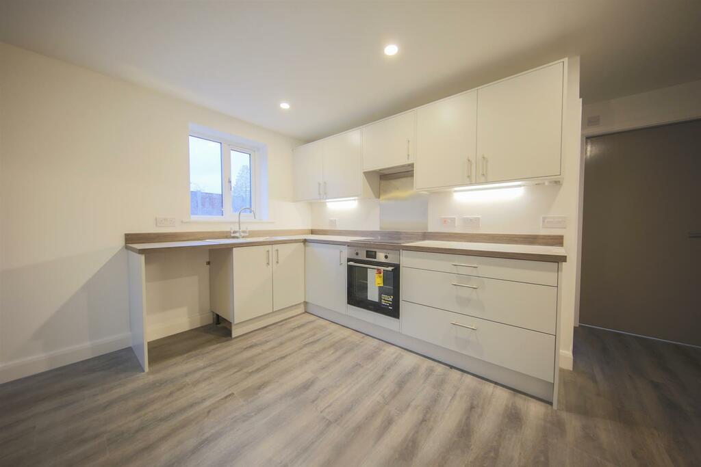 Constantine Street, Oldham, Lancashire 1 bed apartment £695 pcm (£160 pw)