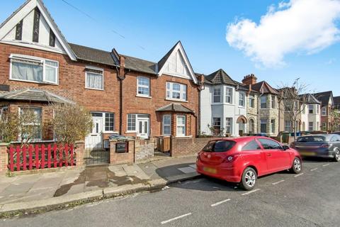 8 Rosslyn Crescent, Harrow, HA1 2RZ