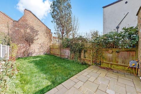 8 Rosslyn Crescent, Harrow, HA1 2RZ