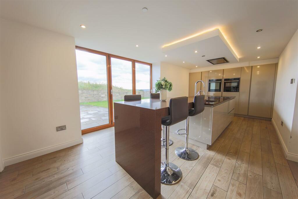 Birtle Barn, Castle Hill Road, Bury, Lancashire 3 bed detached house